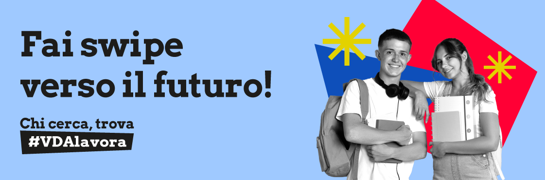 L'immagine mostra due giovani sorridenti, un ragazzo e una ragazza, che posano con zaino e quaderni in mano su uno sfondo colorato con forme geometriche astratte. La scritta recita "Fai swipe verso il futuro! Chi cerca, trova #VDAlavora" ed è accompagnata da elementi grafici come stelle stilizzate.