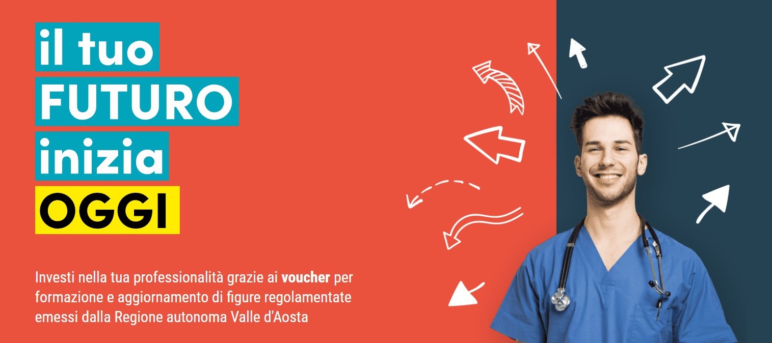 Uomo sorridente vestito con un camice (oss/infermiere), frecce bianche, scritta "Il tuo futuro inizia oggi - Investi nella tua professionalità grazie ai voucher per formazione e aggiornamento di figure regolamentate emessi dalla Regione autonoma Valle d'Aosta" 